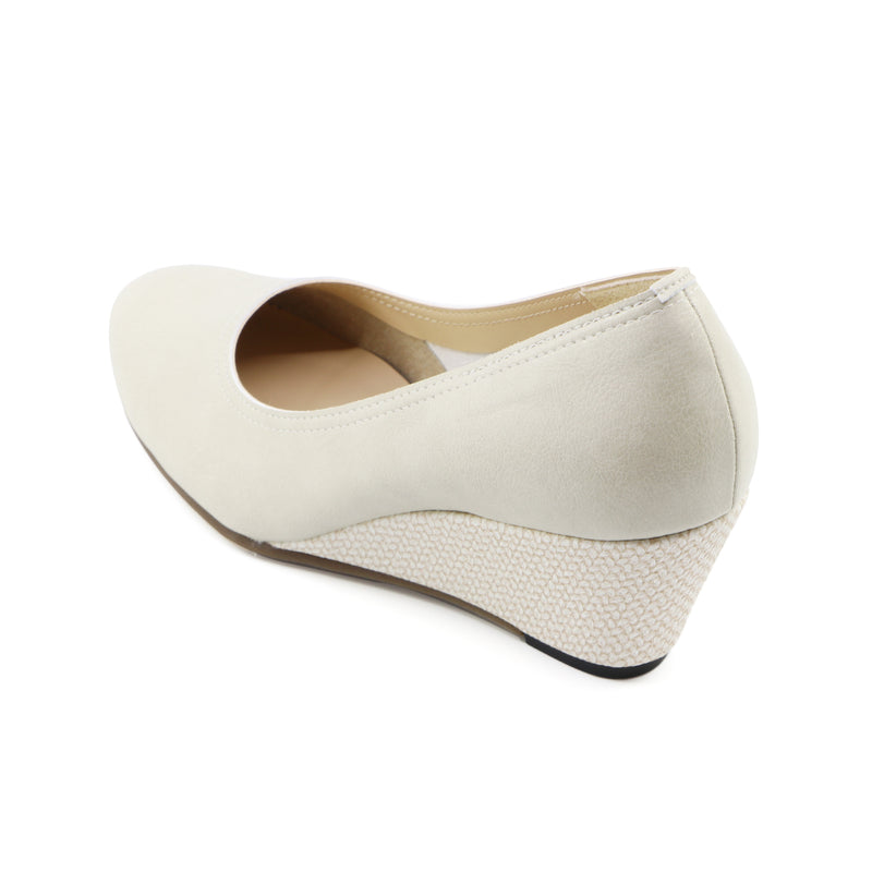 Dew6 Ivory Soft Rain Pumps