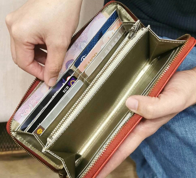 EN THIN ROUND Red Dot Wallet