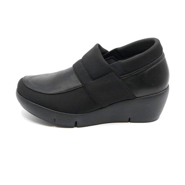 Hora Black Bunion Fit Slip-ons