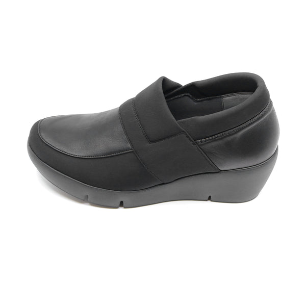 Hora Black Bunion Fit Slip-ons