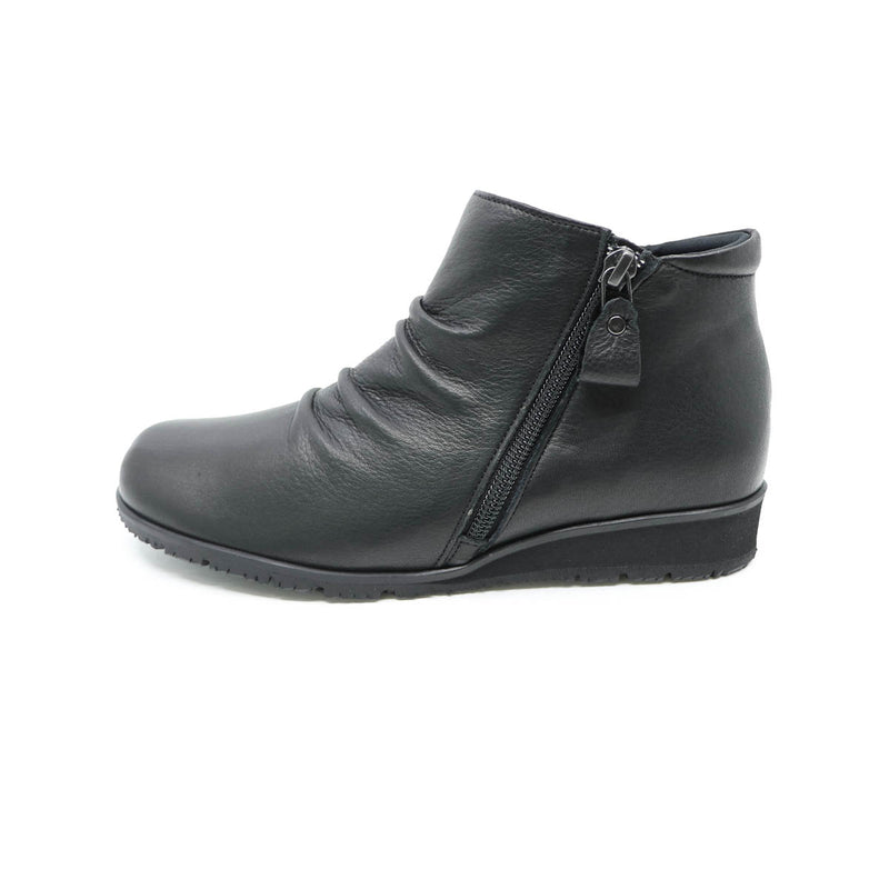 Mea Black Ultra Light Anti Slip Short Boots