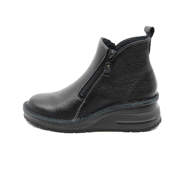 NAWA Shrink Black Anti-Slip Wide Fit Short Boots