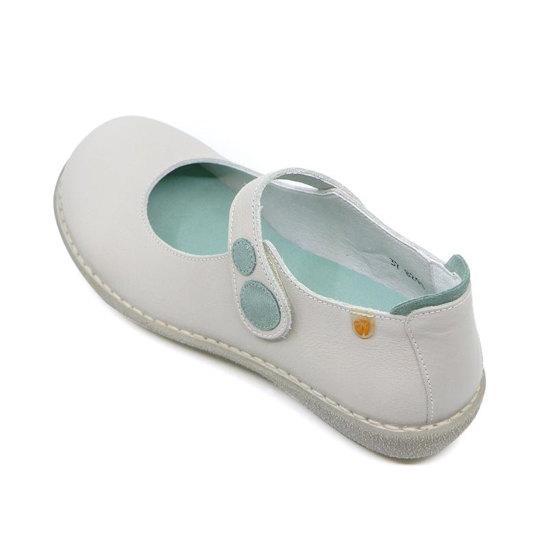 PASS BUTTON Off White STRAP FLATS