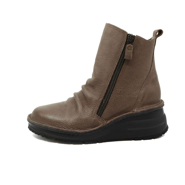 RINKO Dark Brown Anti-Slip Wide Fit Boots