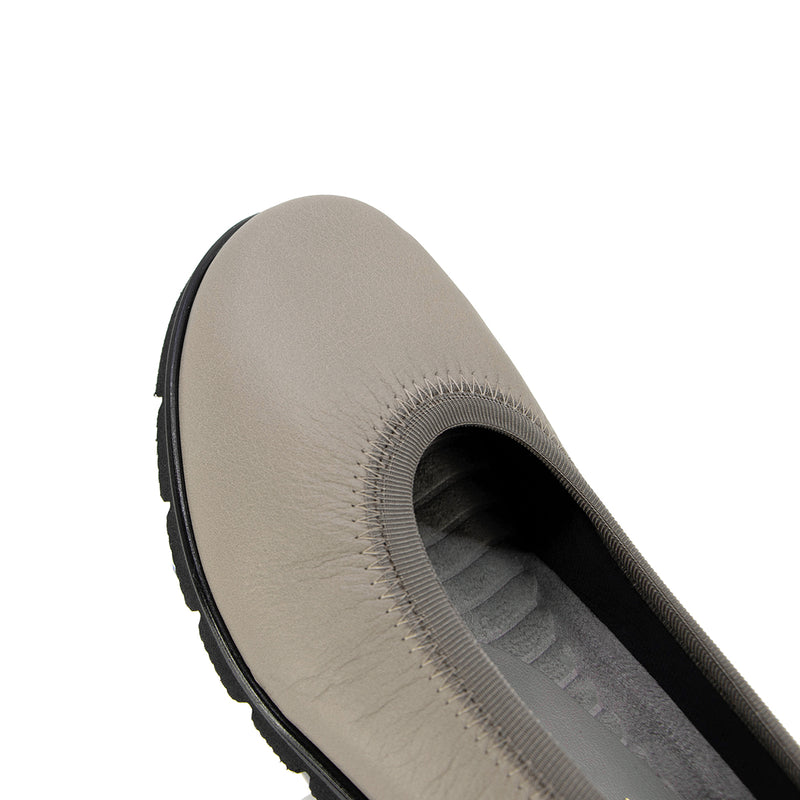 Sari Oak Extra Light Wide Fit Flats